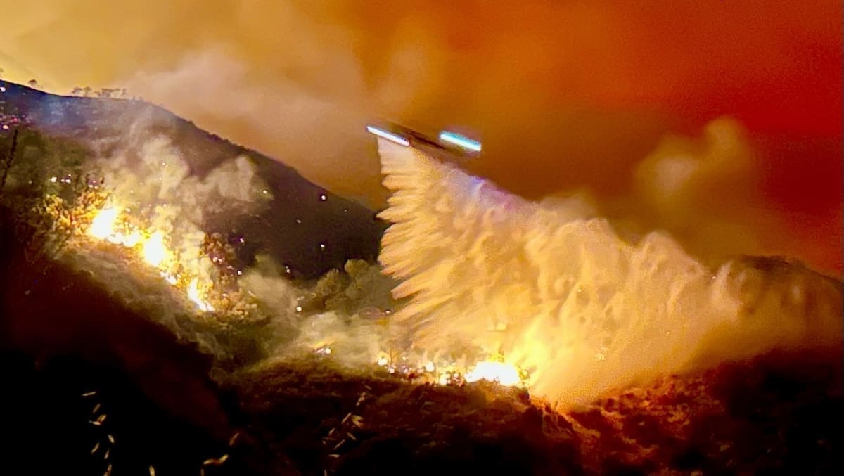 Nighttime aerial drop on the Gifford Fire on August 7, 2025 (Photo: Chumash Fire Department)