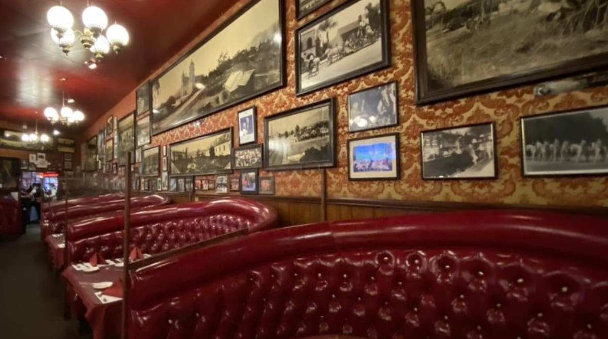 Harry’s Plaza Cafe is known for its relaxed, old-school setting and comfort American food. Image Source: Yelp