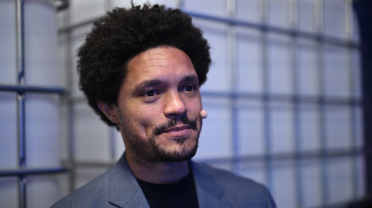 Trevor Noah is set to perform at the Santa Barbara Bowl on August 1 and 2, 2026. Image Source: Stephen McCarthy/Web Summit Qatar via Sportsfile/ Wikimedia Commons