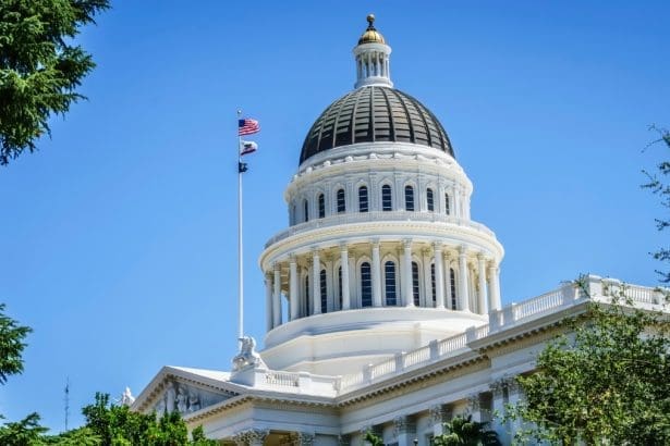 The California State Capitol in Sacramento. Image Source: RiverNorthPhotography/Canva