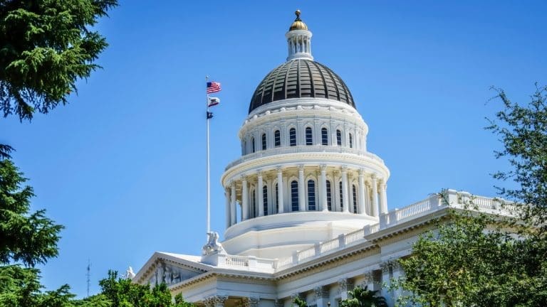 The California State Capitol in Sacramento. Image Source: RiverNorthPhotography/Canva